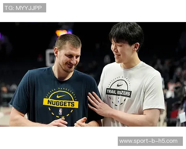 约基奇调侃杨瀚森对位表现不佳愿意签名鼓励他继续努力